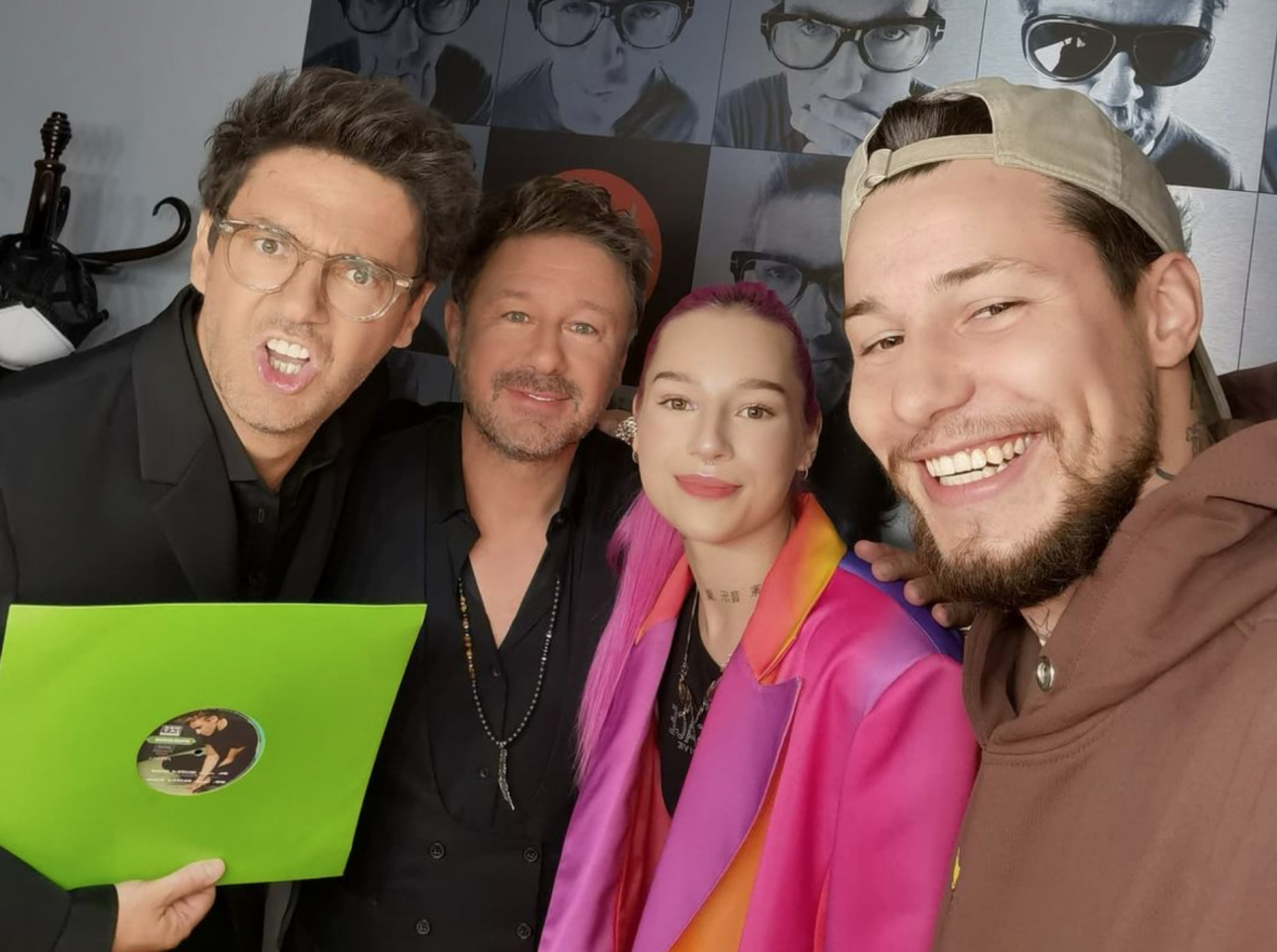 Kuba Wojewódzki z pismem świętym zapowiada kolejnego rapera w swoim programie