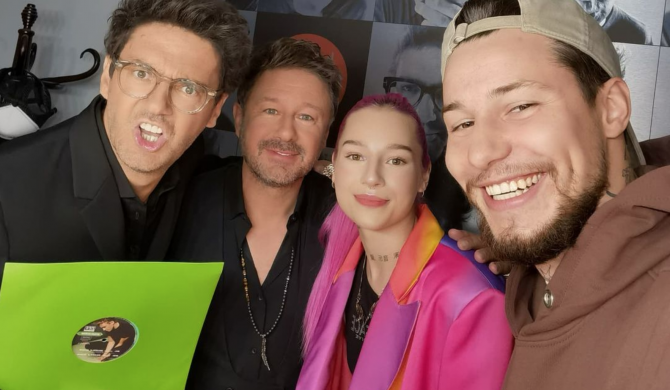 Kuba Wojewódzki z pismem świętym zapowiada kolejnego rapera w swoim programie