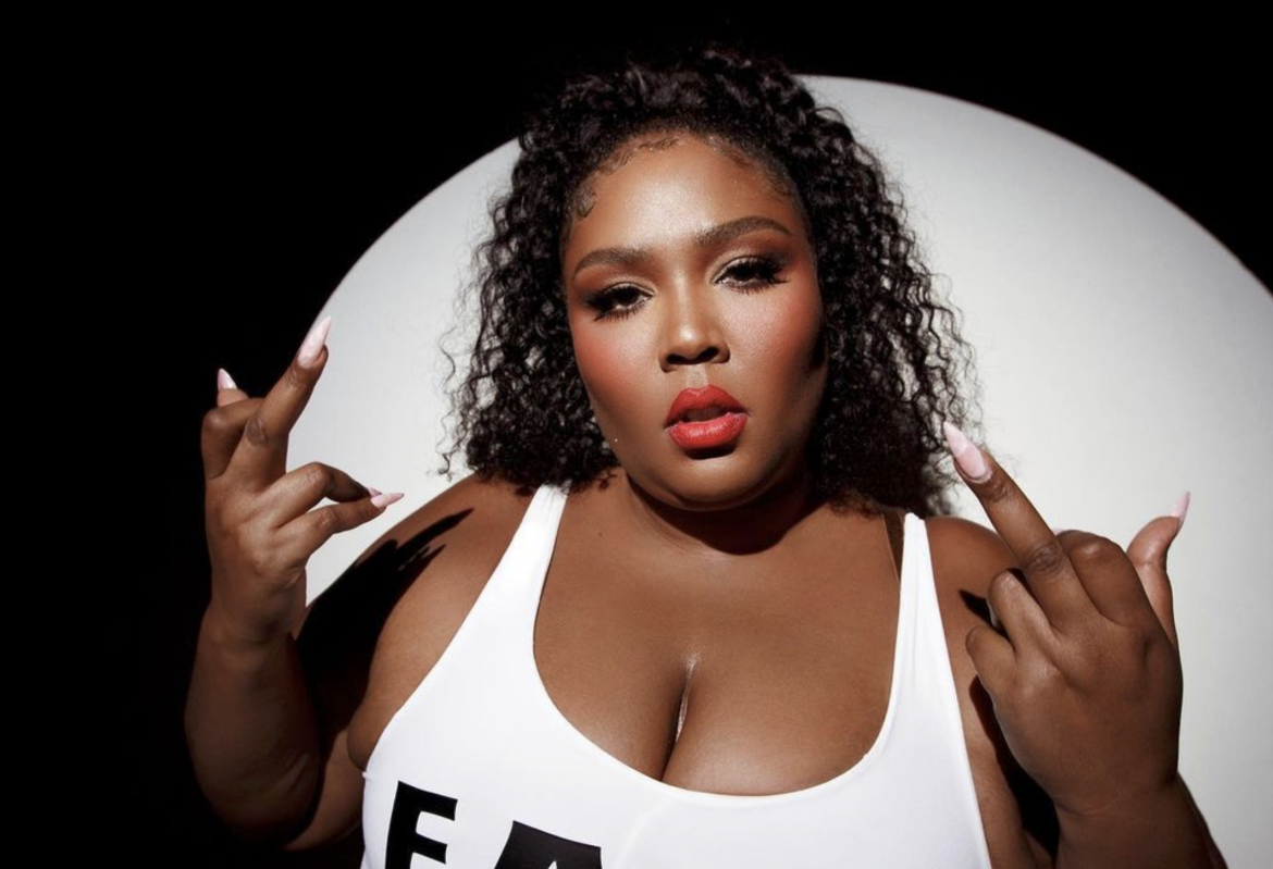 Lizzo śpiewa numer Eminema podczas świątecznego karaoke