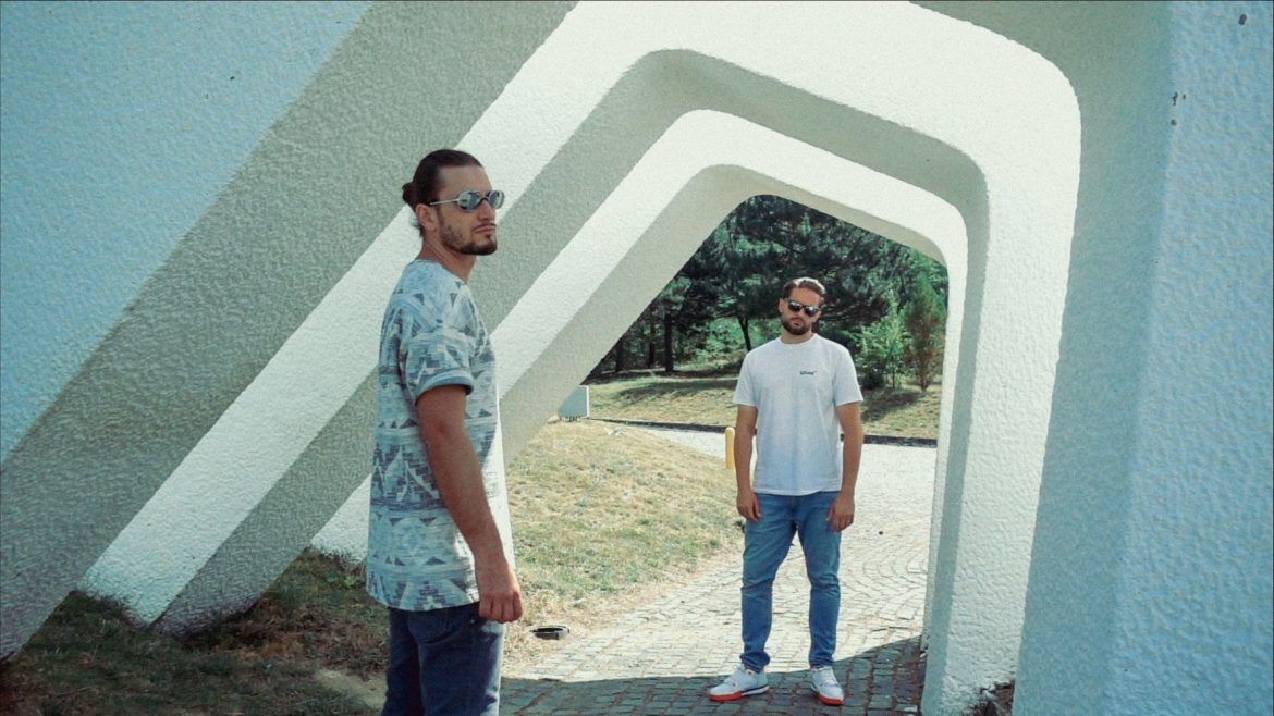 Dwa Sławy czekają na „Śnieg”