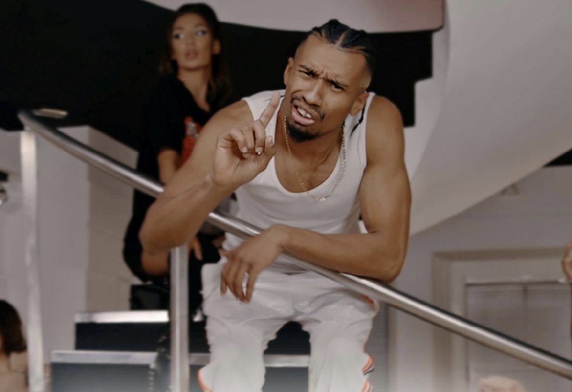 Josef Bratan organizuje Sylwestra „w stylu gangsta rap”