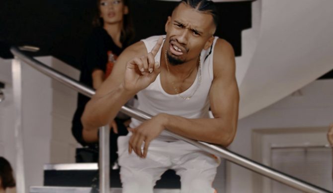 Josef Bratan organizuje Sylwestra „w stylu gangsta rap”