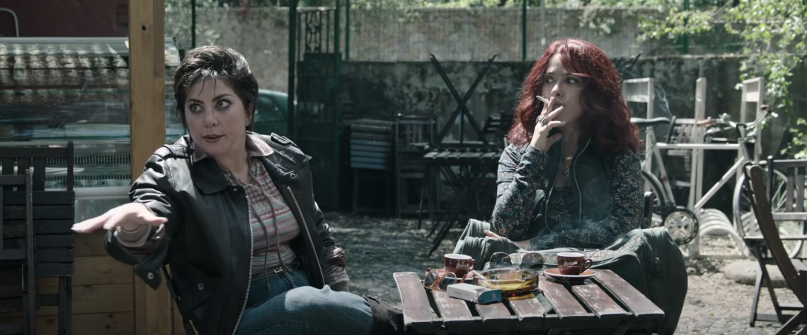 Lady Gaga i Salma Hayek zagrały scenę seksu. Dlaczego finalnie nie trafiła do „Domu Gucci”?