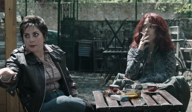 Lady Gaga i Salma Hayek zagrały scenę seksu. Dlaczego finalnie nie trafiła do „Domu Gucci”?