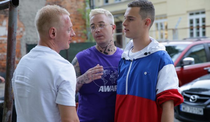 Adam Zdrójkowski rapuje w „Krime Story. Love Story”. Po tej scenie będziecie wiedzieli czego można się spodziewać po filmie stworzonym na podstawie książki Kalego