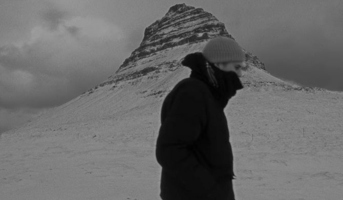 Jan-rapowanie z nowym singlem: „Czasem boję się, że docenię bliskich, jak zobaczę ich groby”