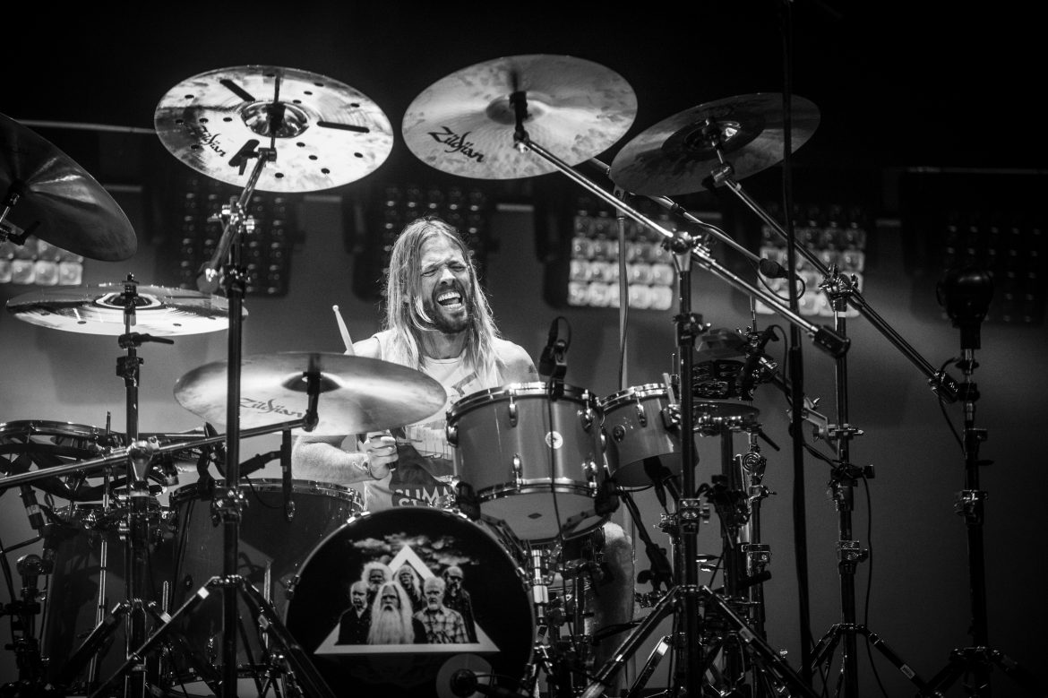 Machine Gun Kelly z emocjonalnym wspomnieniem o perkusiście Foo Fighters. Muzycy rozmawiali dwa dni przed śmiercią Hawkinsa