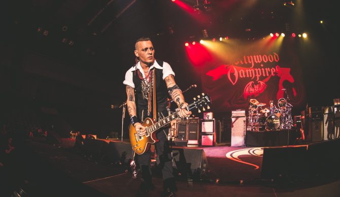 Problemy w trasie The Hollywood Vampires. Johnny Depp stracił przytomność w hotelu