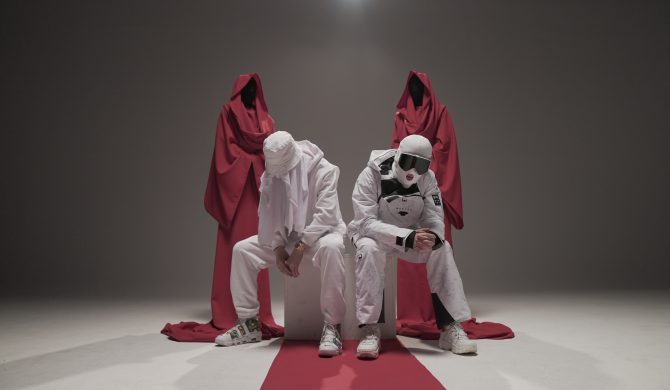 „Dziękuje za miejsce, w którym jestem” – Floral Bugs i Opał z nowym singlem i teledyskiem