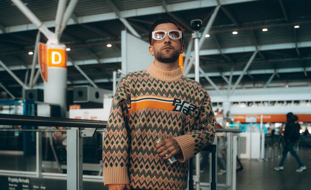 Mr. Polska wjeżdża z nowym wakacyjnym singlem „Ostatnia nutka”