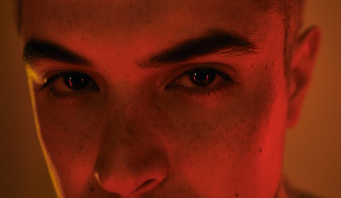 Z Tonym Yoru wpadamy w kolejny „Zły nawyk” zapętlania jego utworów