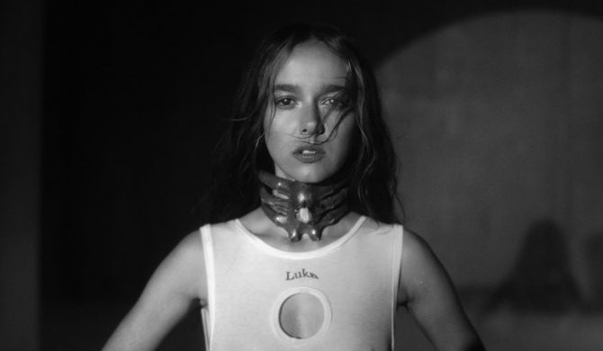 „Kręcisz mnie jak jointa” – nowy singiel Brodki