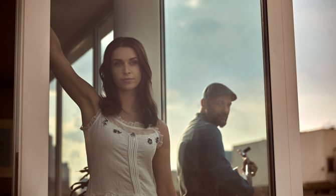 Julia Kamińska debiutuje singlem „Żal mi”