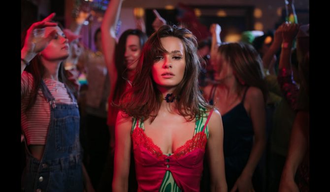 Natalia Szroeder przerabia hit Brodki