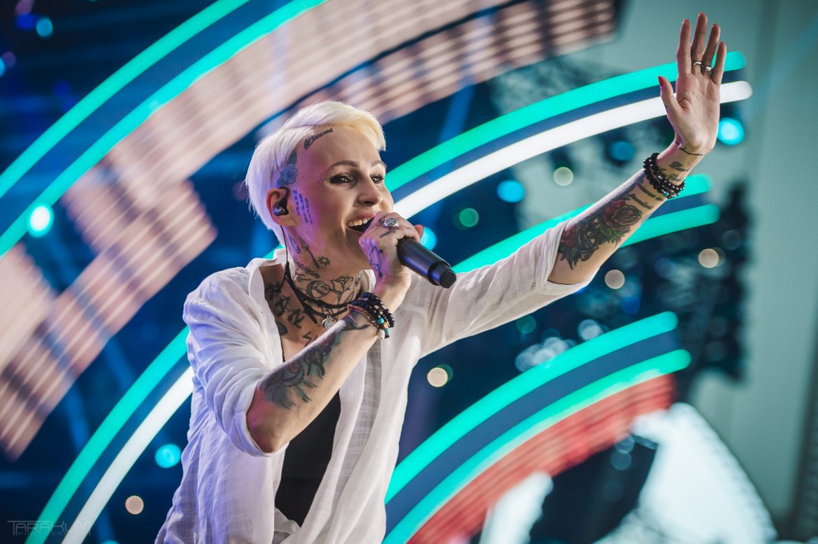 Agnieszka Chylińska ma nowy tatuaż na twarzy. Z błędem