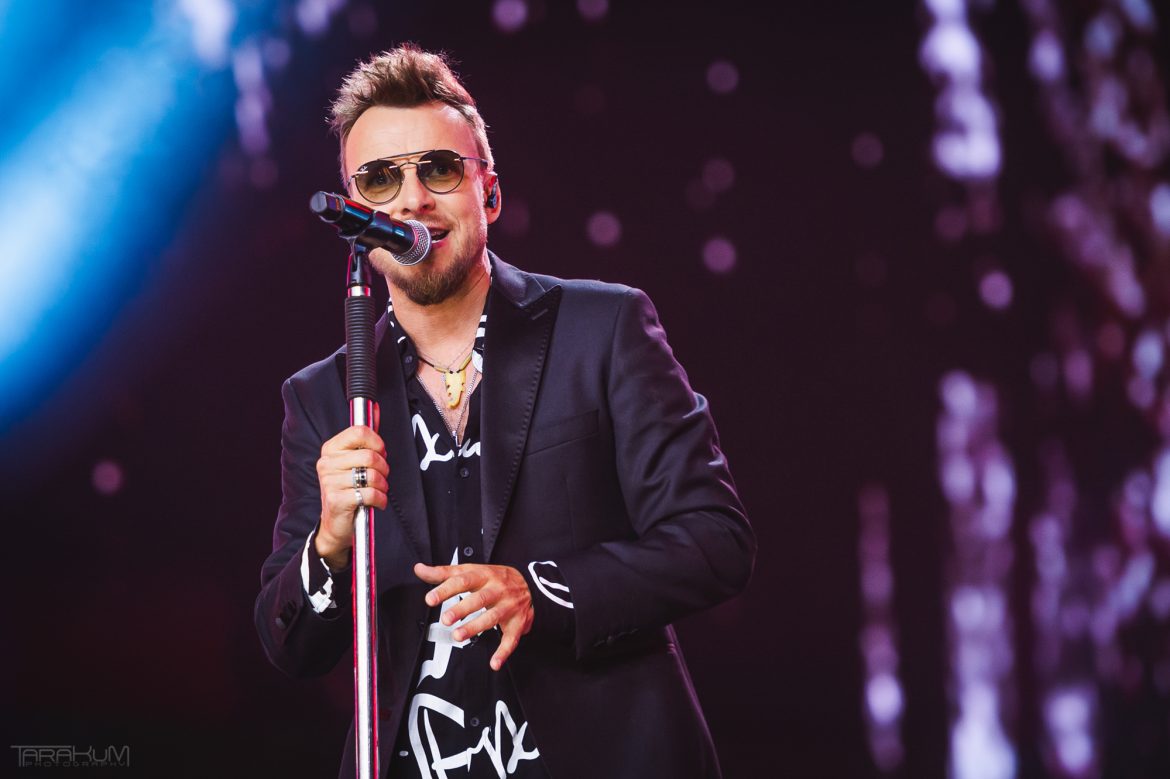 Maciej Stuhr wyśmiał tekst piosenki Feela