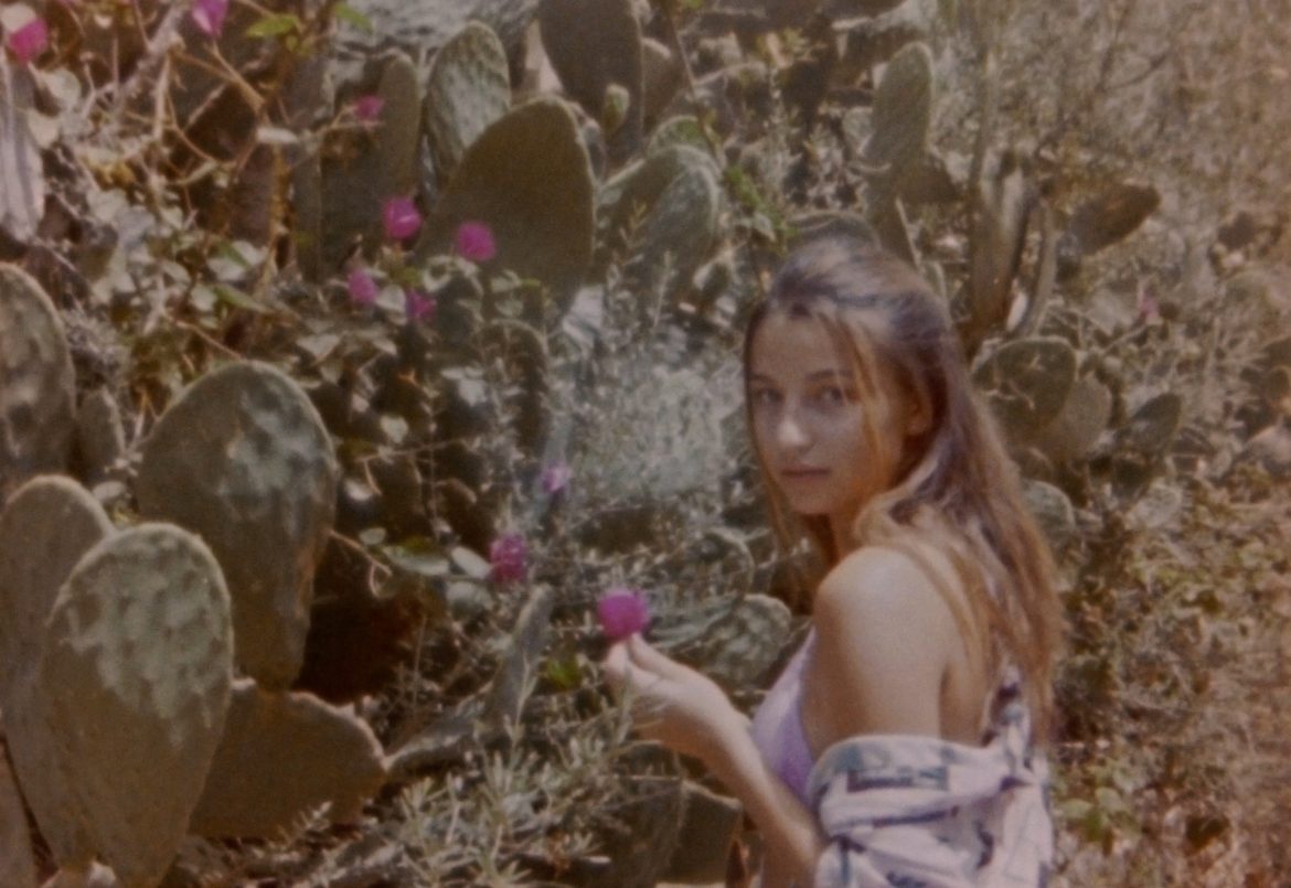 Wspomnienie lata w nowym teledysku Julii Wieniawy