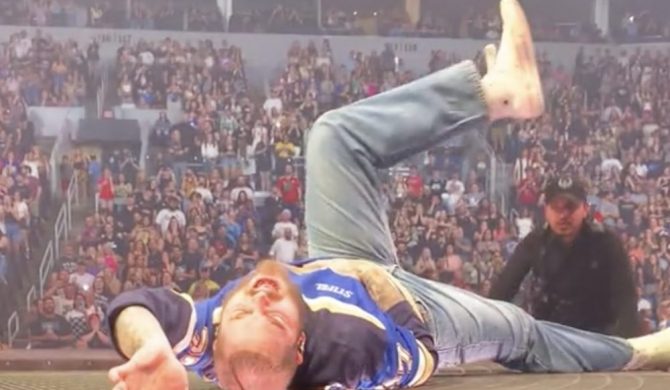 Post Malone wpadł do zapadni na scenie. Artysta trafił do szpitala