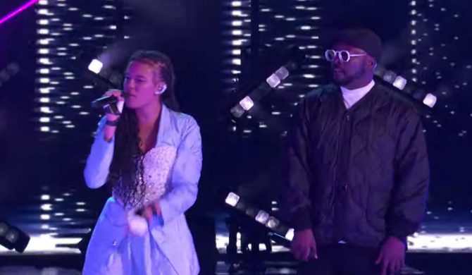 Lider Black Eyed Peas zachwycony Sarą James