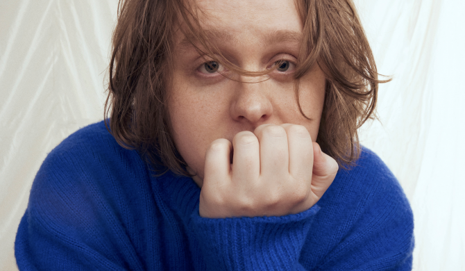 Lewis Capaldi z nowym singlem „Forget Me”
