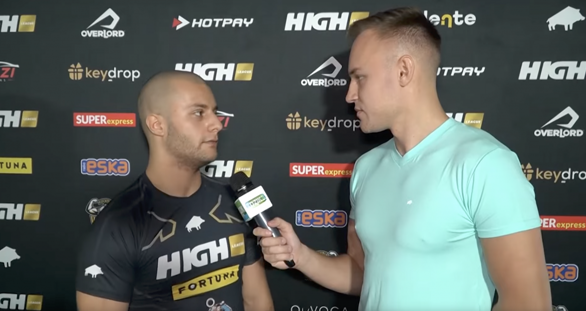 Macias twierdzi, że Josef przeprosił go za „cwela”. Raper przedstawia też swoją wersję bójki w hotelu