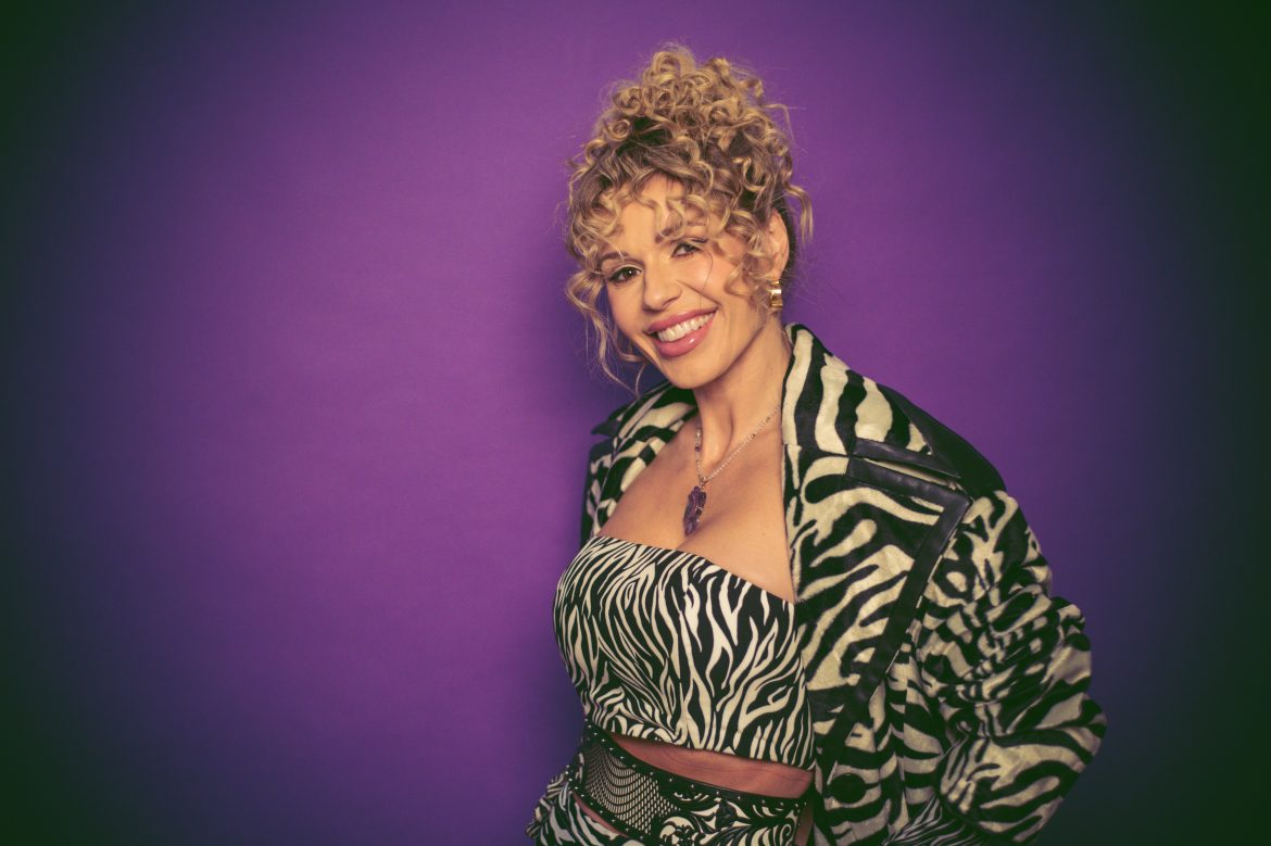 Jennifer Lopez „podpieprzyła” Dodzie stylizację? Piosenkarka udowadnia, że tak było