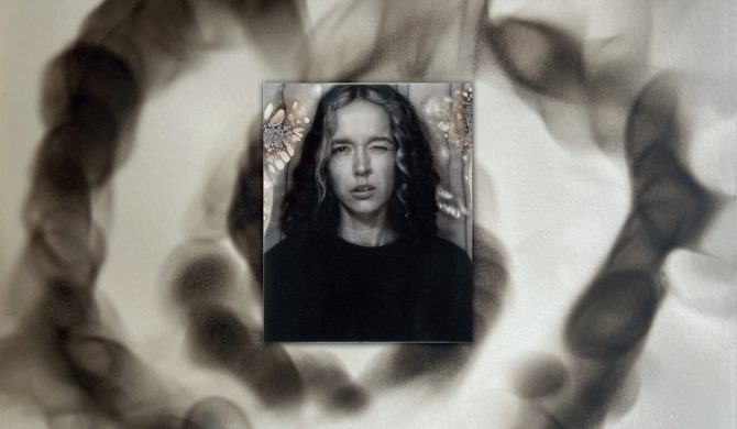 Cyberszamaństwo. Brodka i 88 to duet idealny na czas mgieł i chłodów – Marcin Flint recenzuje nową płytę Moniki Brodki