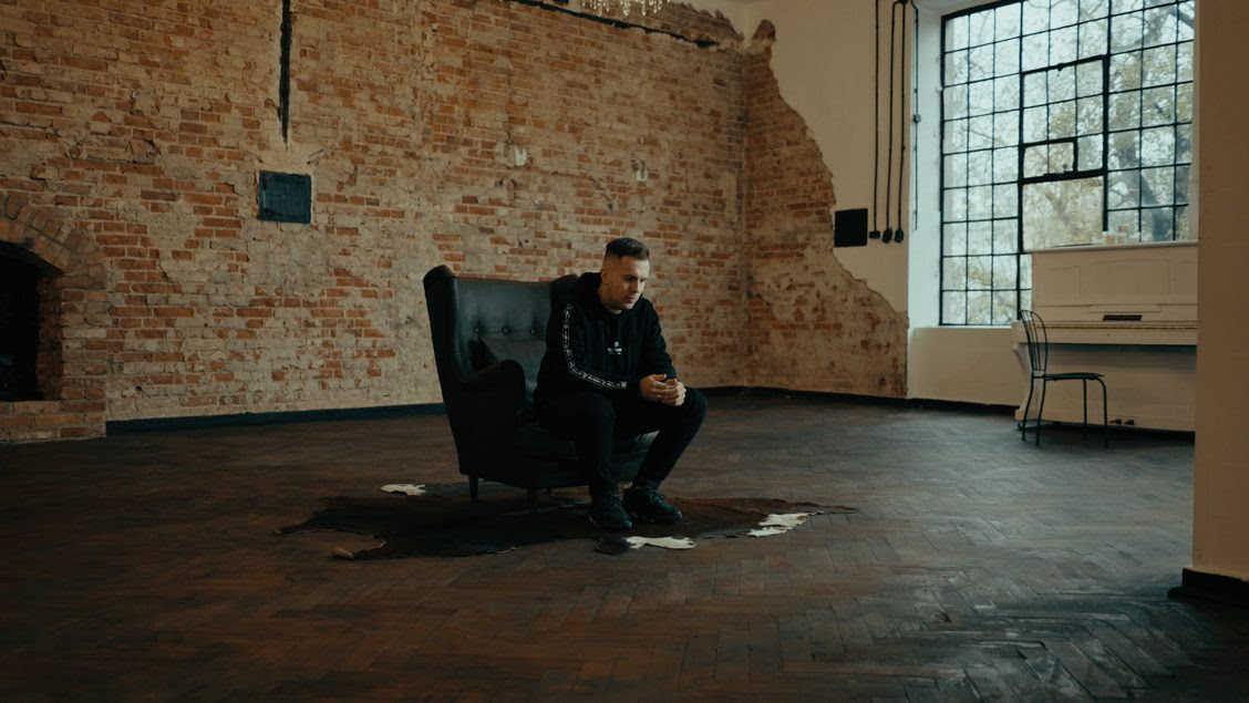 “Scooby” premiera klipu Olivera Olsona z Gibbsem