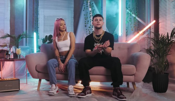 „Co ja mam zrobić, kiedy pani córka prosi, abym mówił do niej 's*ko'” – nawija w nowym singlu syn Edyty Górniak