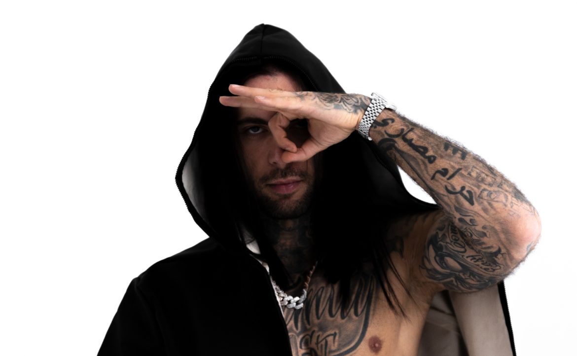 Malik Montana odgryza się Winiemu: „Ja cię zwiążę i będziesz karmiony surową karkówką wieprzową, jak jesteś taki głodny wrażeń”