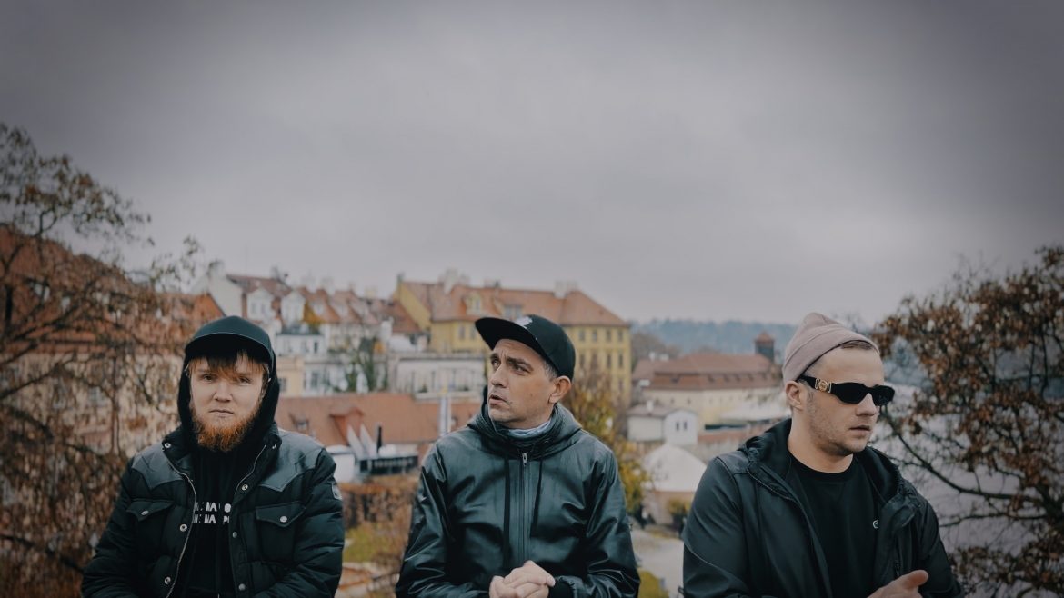 Proceente, Cywinsky, Mayor i J.J nagrali utwór R’n’B dla dziewczyn