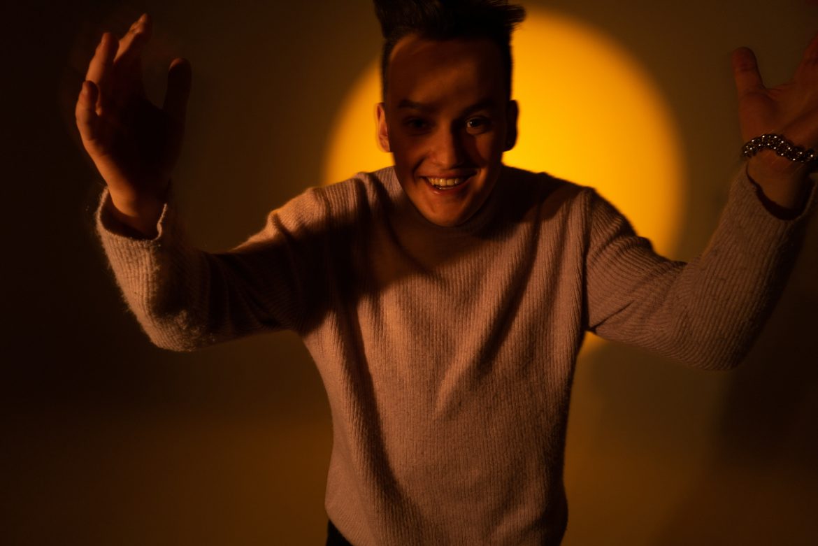 Kubi Producent: „Wszystko zaczęło się od laptopa z komunii i słuchawek za 200 zł, które kupiła mi i bratu na spółę mama”