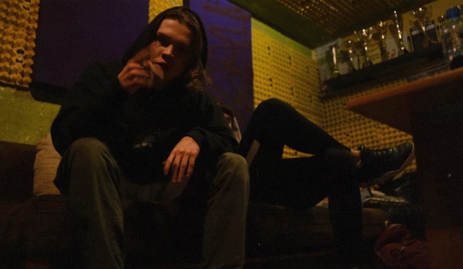 „Bałem się w sumie opinii, bałem się wzroku i zdania rodziny” – Mokebe i Szychvl z nowym numerem