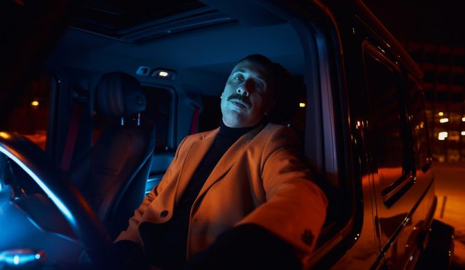 Avi wyjeżdża „Gelendą”