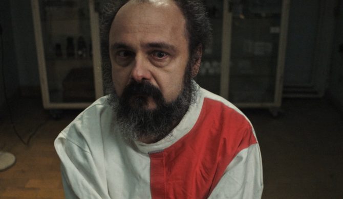 Jan Paweł II, kibole, księża, rycerze i wariaci w najnowszym klipie Dr Misio