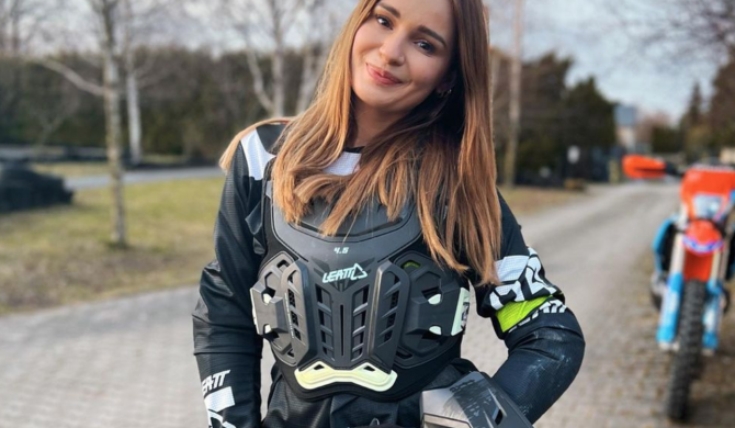 Ewelina Lisowska miała wypadek na motocyklu (video)