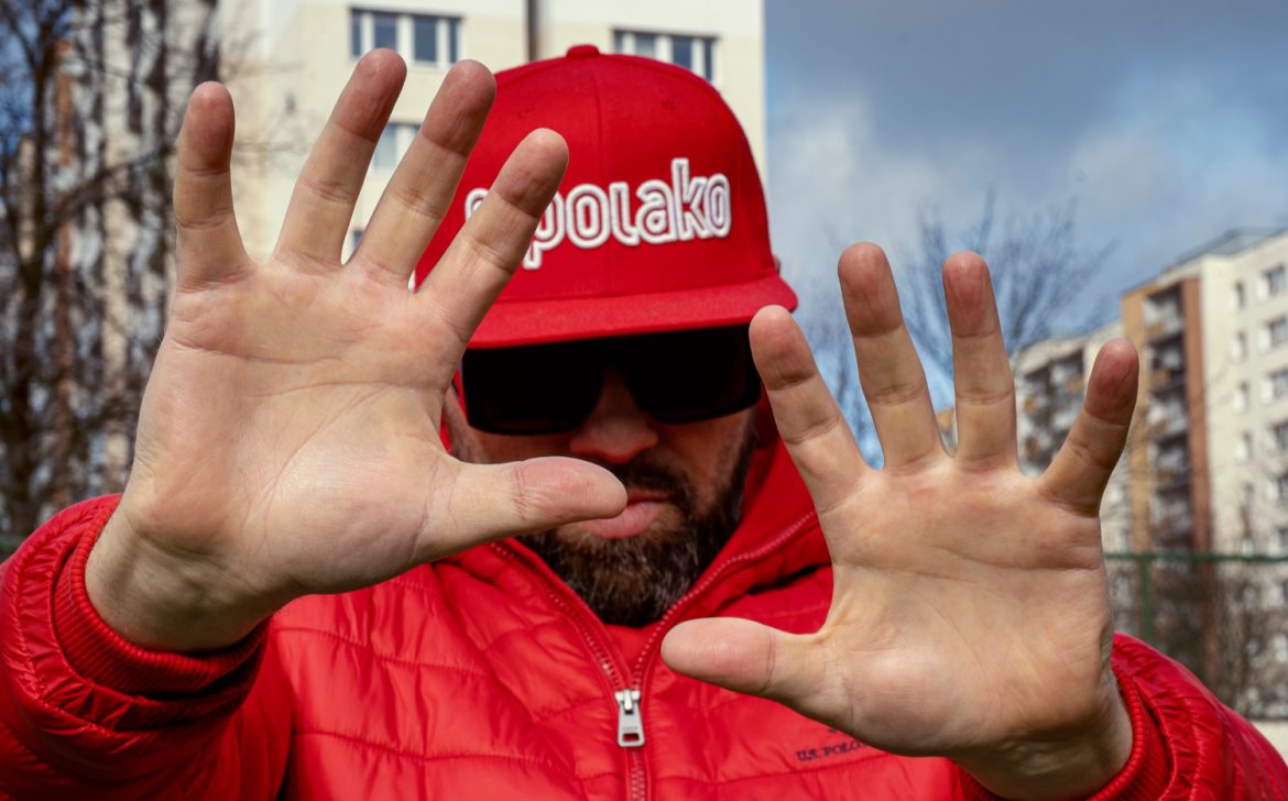 donGURALesko tropi gangi z poznańskiej galerii handlowej z zabawkowym pistoletem