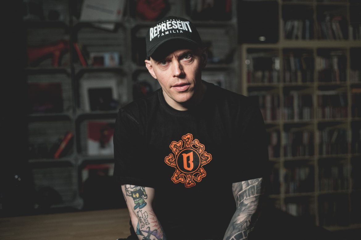 Słoń w mocnym spocie Otwartych Klatek. „Wszystko, co powiedziałem, jest kłamstwem”