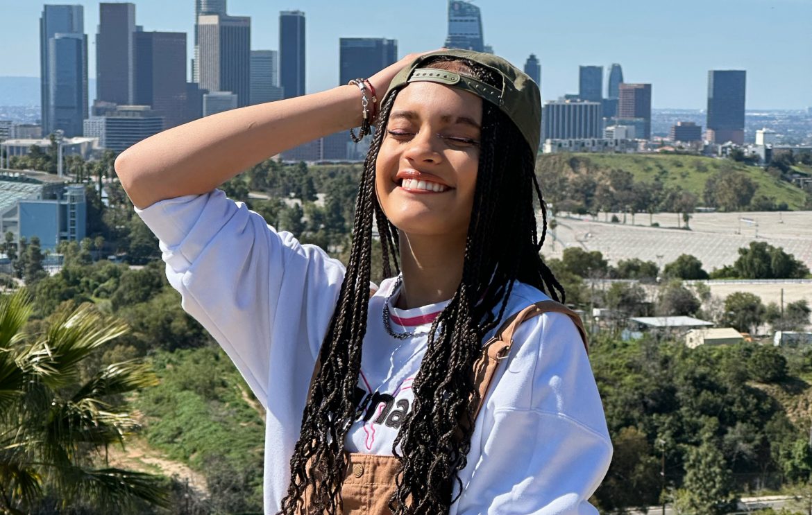 Zakręć biodrem w rytm „Hula Hoop” Sary James