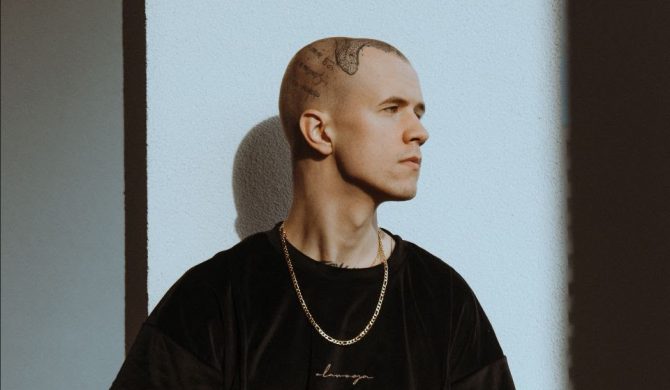 Aborcja, samobójstwa nastolatków, przemoc – Floral Bugs nie gryzie się w język