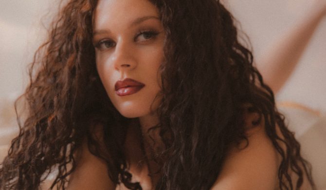 Popularny raper w nietypowej roli w nowym klipie Kasi Lins