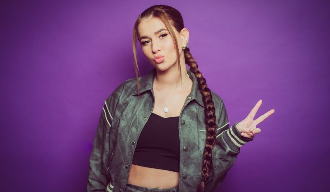 Roxie Węgiel pracowała z songwriterką Ariany Grande. Piosenkarka zapowiada materiał anglojęzyczny