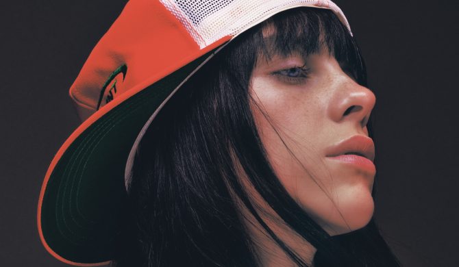 Billie Eilish czyta nazwy przystanków w komunikacji jednego z polskich miast