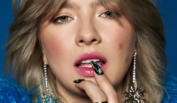 Natalia Nykiel w towarzystwie tajemniczego mężczyzny w nowym klipie do utworu „Delta”