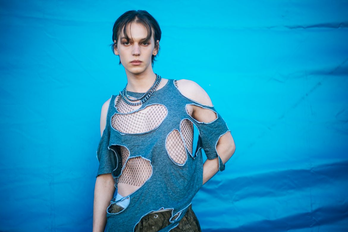 Jann zaskakuje tryptykiem wideo do utworu „burns” z EP-ki „MADE”