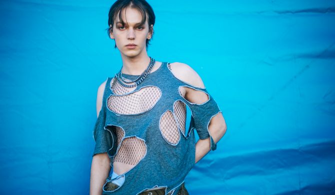 Jann zaskakuje tryptykiem wideo do utworu „burns” z EP-ki „MADE”