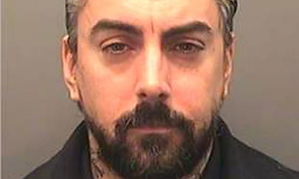 Wokalista Lostprophets skazany za pedofilię zamordowany w więzieniu