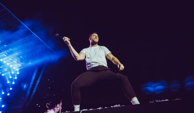 Imagine Dragons pomogli odbudować zniszczony w wyniku wojny dom młodego Ukraińca, który wystąpił w ich klipie