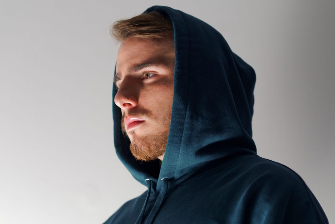 Ochman przedstawia singiel „Ona widzi nas”