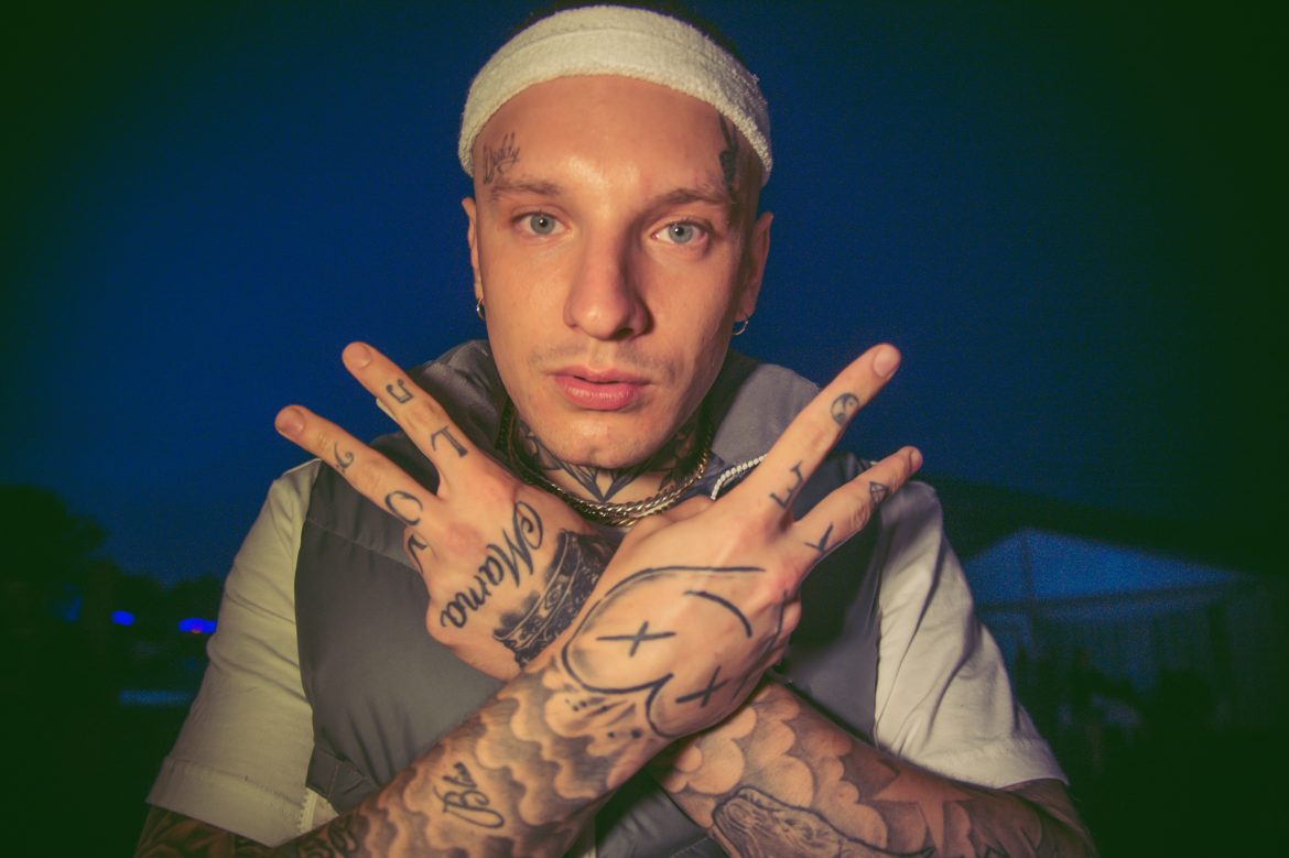 Fanka Smolastego zemdlała tuż przed jego koncertem. Wokalista po występie pojechał do niej i zagrał prywatny koncert